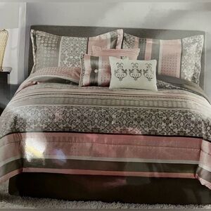 Queen 7pcs comforter set. Farmhouse~Shabby chic Elegant Bedding Set ⭐️LIKE NEW⭐️